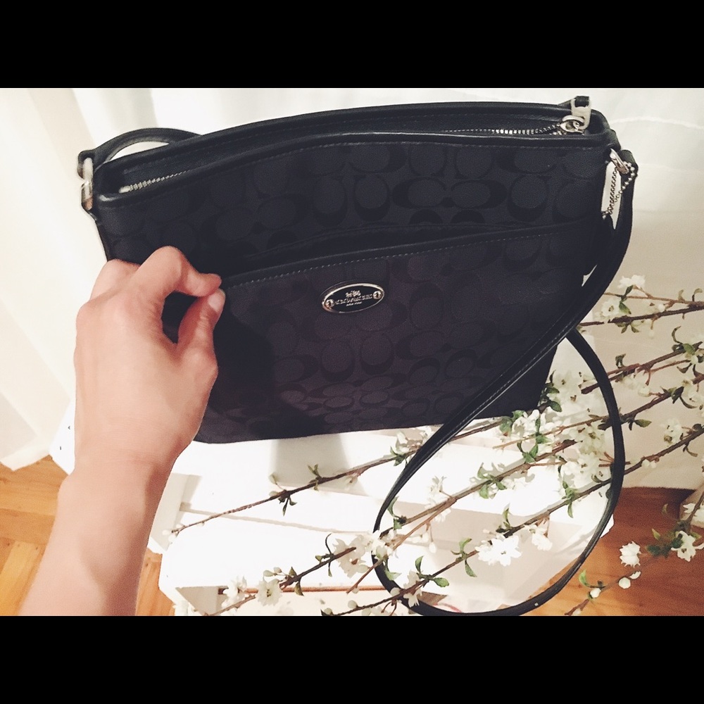 Coach: Signature File Bag *w/original tags*